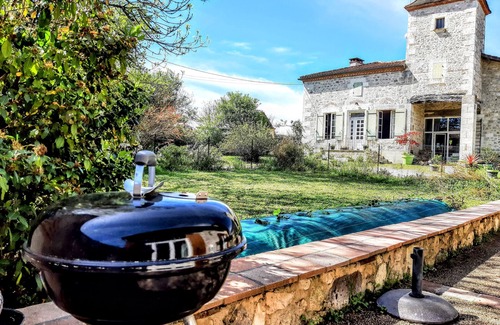 Bourran House | Nice house in Lot-et-Garonne with a terrace, swimming pool, and optional SPA.