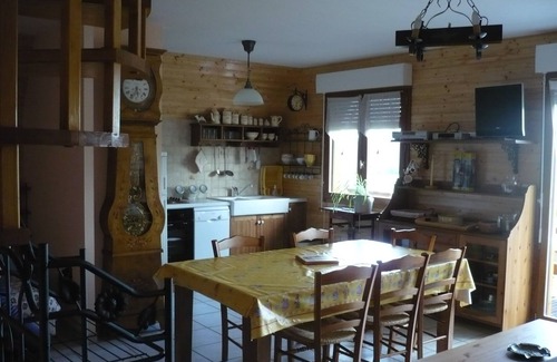 Besse-en-Chandesse Ski Chalet | Nice independent chalet-Buron in the volcano park