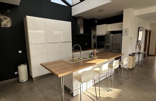 Saint-Laurent-du-Var House | Nice Living Hôtel Particulier Piscine