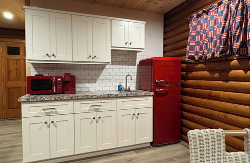 Cambridge Cabin | Nice log cabin on back country road with peace, quiet and the amenities of home