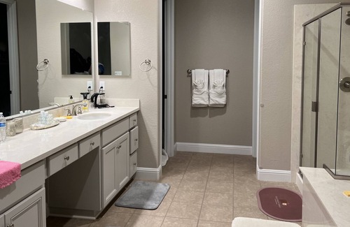 Brentwood House | Nice Master bedroom in Brentwood