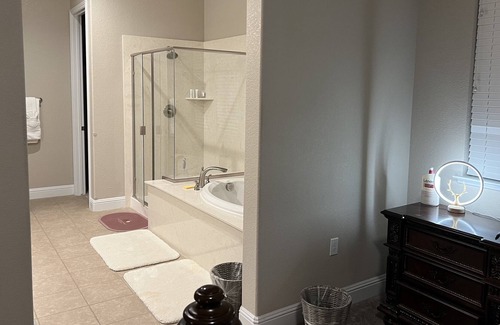 Brentwood House | Nice Master bedroom in Brentwood