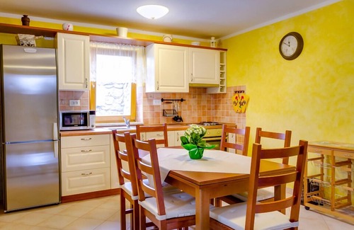 Kras Apartment | Nice newly renovated House near The smallest town in the world Hum