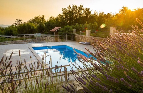 Kras Apartment | Nice newly renovated House near The smallest town in the world Hum