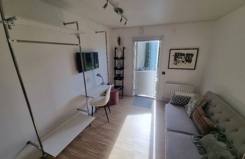 Askim House | Nice part of townhouse with patio & near the sea