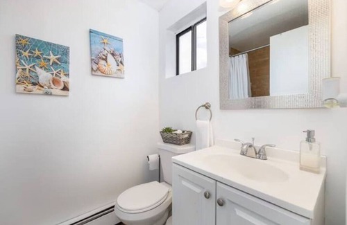 Hartford Condo | Nice Private Condo in Hartford