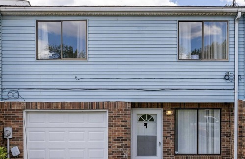 Hartford Condo | Nice Private Condo in Hartford