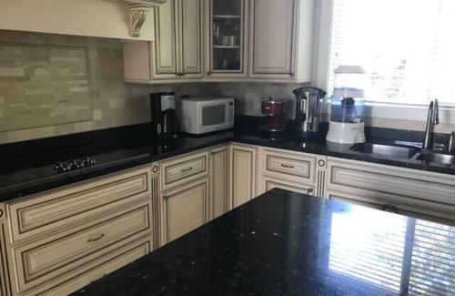 Seafair House | Nice Private room with private bathroom near Vancouver airport in Richmond BC
