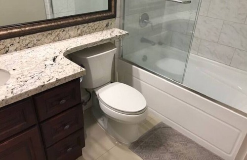 Seafair House | Nice Private room with private bathroom near Vancouver airport in Richmond BC
