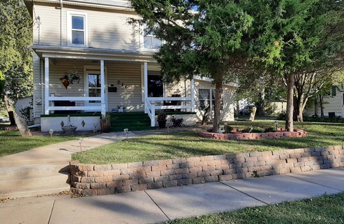 Olathe House | Nice quiet and safe place to stay you will enjoy, nice enclosed porch