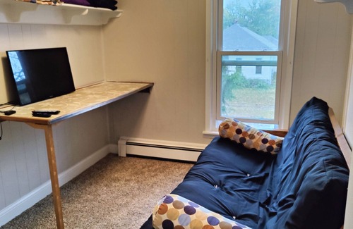 Olathe House | Nice quiet and safe place to stay you will enjoy, nice enclosed porch