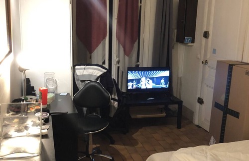 L'Europe Apartment | Nice Studio Ideally located in the 8th Arrondissement
