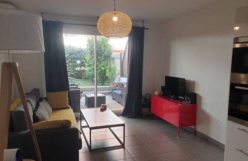 La Ciotat Apartment | Nice T2 near the Port, Private Garden and Terrace, closed garages