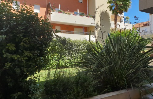 La Ciotat Apartment | Nice T2 near the Port, Private Garden and Terrace, closed garages