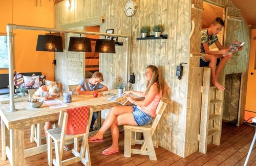 Mol House | Nice tent lodge near a lake