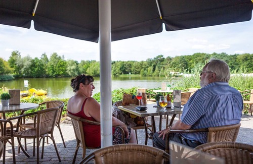 Mol House | Nice tent lodge with bathroom, near a lake