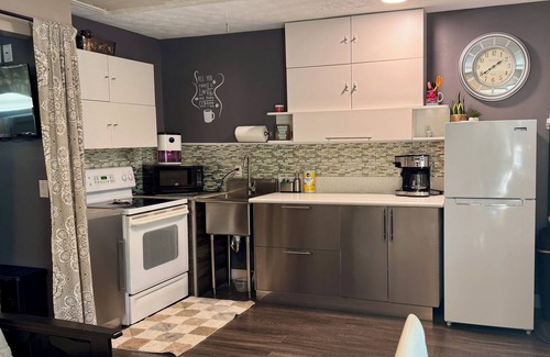Palm City Apartment | Nicely decorated 1 Bedroom 1 Bathroom Efficiency