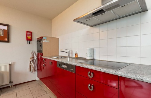 Municipality of Hellevoetsluis Apartment | Nicely furnished 4-pers. apartment with unique harbor view located at Cape Helius holiday park.