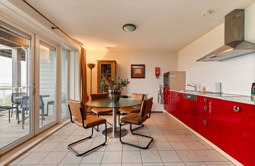 Municipality of Hellevoetsluis Apartment | Nicely furnished 4-pers. apartment with unique harbor view located at Cape Helius holiday park.