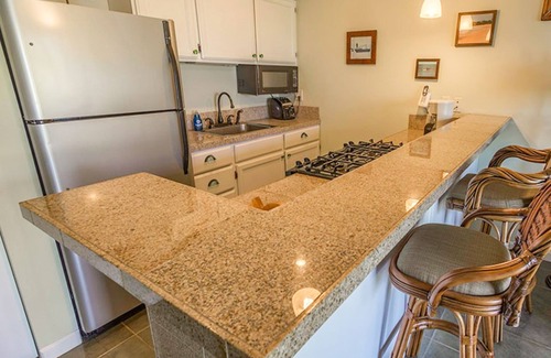 Kaunakakai Condo | Nicely remodeled condo with ocean views, WiFi, outdoor pool & grills