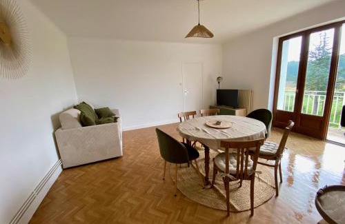 Saint-Just-Saint-Rambert House | Nid douillet au bord de l'eau