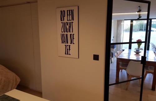 Duinbergen Apartment | Nieuw app met tuin en terras, gratis parking, aan zee, vlakbij Brugge