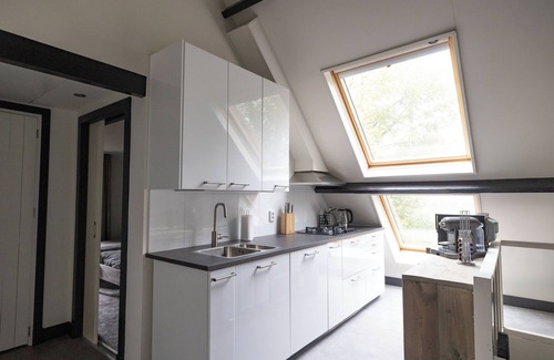 Winssen Apartment | Nieuw Sfeervol Appartement met Verwarmd Zwembad