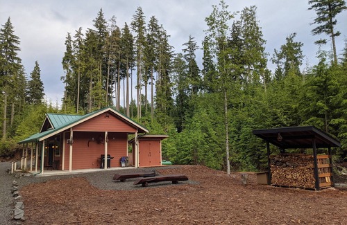 Sultan Cottage | Nighthawk Cottage on private lake with dock, hot tub, amenities.