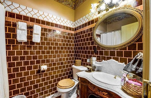 Elizabethtown House | Nightingale Suite at Moonstone Manor