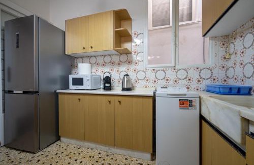 Nikaia Apartment | Nikaia One-Bedroom Comfort for 4 by ΜΡS