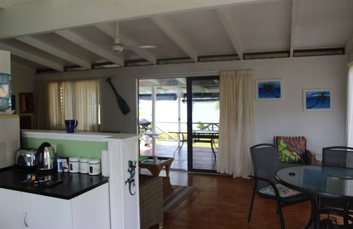 Nikao Tapere House | NIKAO COTTAGES UNIT 5 : Positioned directly on the beach with amazing sea views.