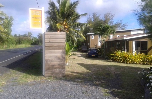 Nikao Tapere House | NIKAO COTTAGES UNIT 5 : Positioned directly on the beach with amazing sea views.