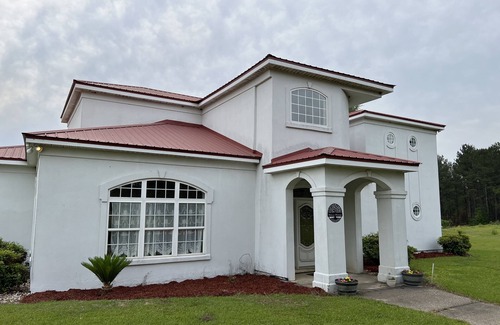 Bonifay House | Nina’s Home Place is a touch of class.