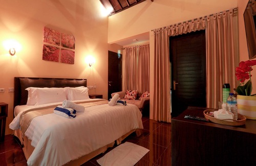 Senggigi Bed & Breakfast | Nipah Pool Villas & Restaurant