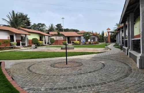 Electronics City Resort | Nirantara Resort & Spa