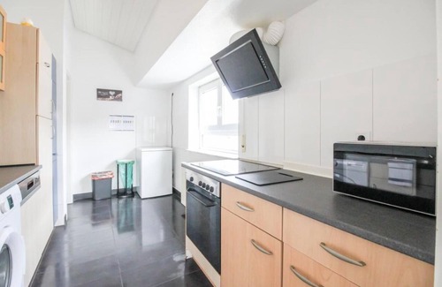 Goeppingen Apartment | nJoy! Sunny & Spacious - Balcony - WiFi - Parking