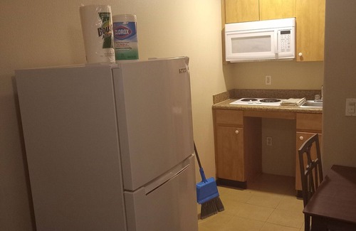 Tolleson Apartment | nJust Minutes from The State Farm Arena!