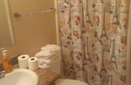 Tolleson Apartment | nJust Minutes from The State Farm Arena!