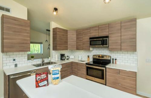 Whitehorse Apartment | NN - The Lavendar A - Whistlebend 2-bed 1-bath