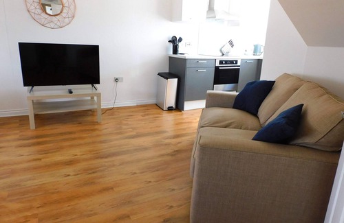 Lanark Apartment | No 11 - Contemporary 2 Bedroom Apartment in Lanark Town Centre