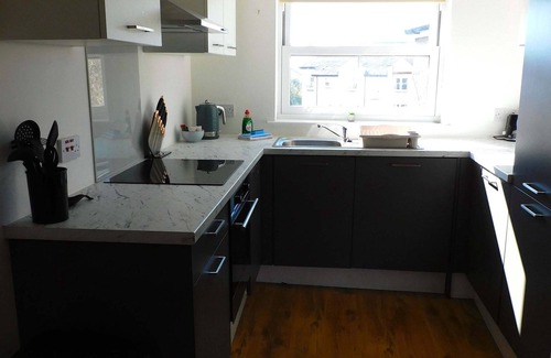 Lanark Apartment | No 11 - Contemporary 2 Bedroom Apartment in Lanark Town Centre
