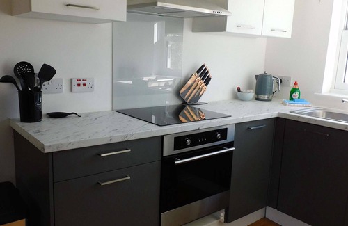 Lanark Apartment | No 11 - Contemporary 2 Bedroom Apartment in Lanark Town Centre