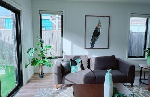 Wollert House | No 7 Wollert Big & Bright modern 4BR House