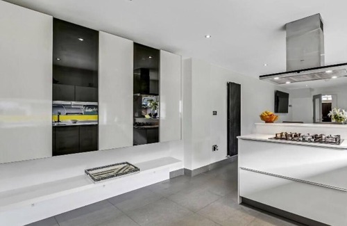 Londonderry Villa | No 8, Lawrence Hill