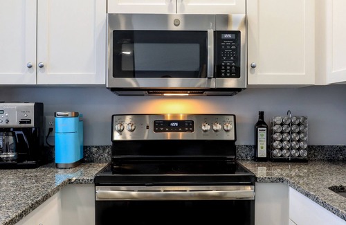 Stratton Mountain Condo | ★No Cleaning Fee★10% OFF★Walk To Mountain★Amenities+