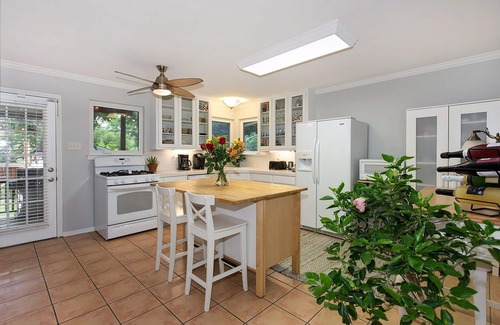 Bouldin House | NO home is more in the HEART of SOCO than this one!
