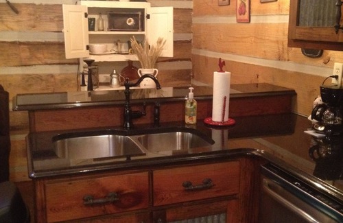 Corinth Cabin | NO PETS. Log Cabin in Corinth, Ms. Close to Shiloh National Park & Pickwick Lake