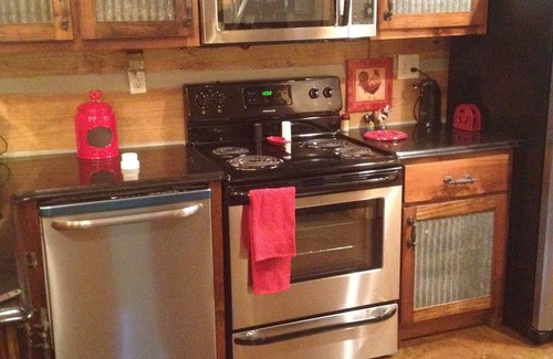 Corinth Cabin | NO PETS. Log Cabin in Corinth, Ms. Close to Shiloh National Park & Pickwick Lake