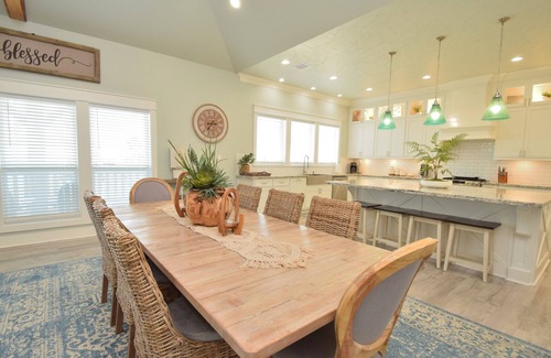 Port Bolivar House | No Regrets ~ Luxury at the Beach ~ pool & spa ~ 6 bedrooms & 5 full bathrooms ~