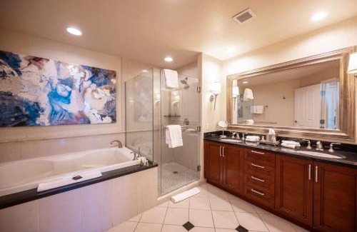 Las Vegas House | No Resort Fee Strip View Suite +Free Valet + Pool